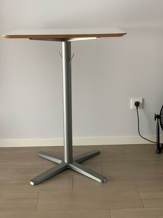 Mesa auxiliar moderna alta