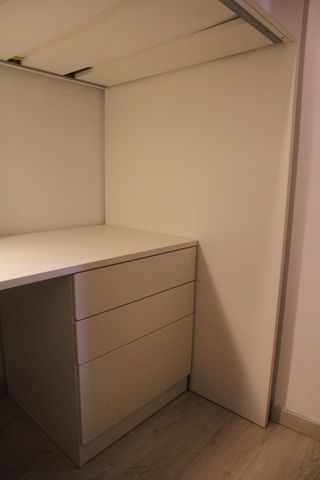 Litera Ikea SMASTAD con escritorio