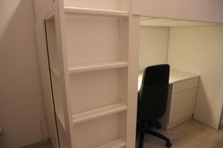 Litera Ikea SMASTAD con escritorio
