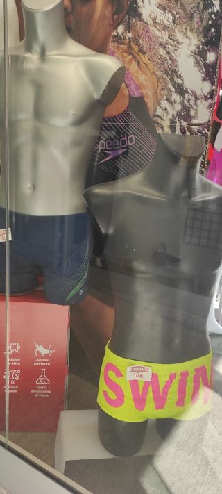 4 Bustos Maniquíes Negros con pie y 1 gris