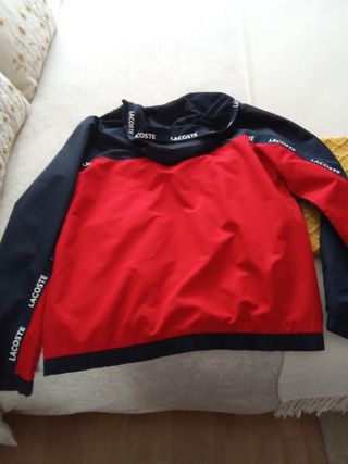 Chaqueta deportiva Lacoste azul y roja