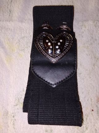 Cintura elastica con cuore decorato