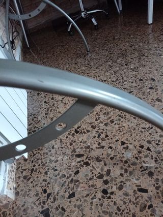 Mesa de despacho de cristal y metal