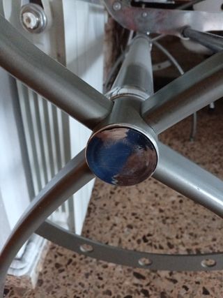 Mesa de despacho de cristal y metal