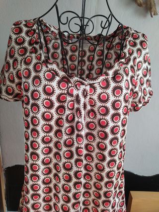 Blusón de raso con estampado