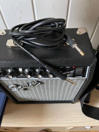 Guitarra Eléctrica Fender Squier Stratocaster 