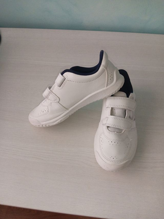 Zapatillas Blancas Talla 31 cm NUEVAS