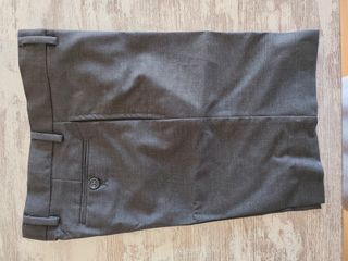 Pantalón corto gris, de coconut, talla 10-11. 
