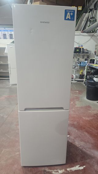Frigorífico vertical blanco