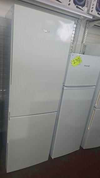 Frigorífico vertical blanco