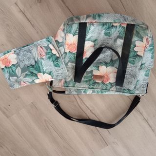 Bolso y cambiador Betrive floral