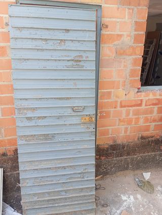 Puerta Metálica Gris