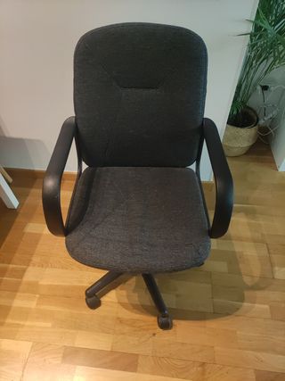 Silla de oficina gris