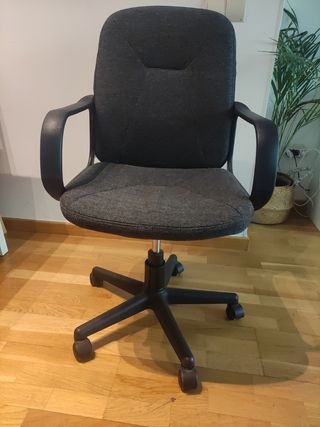 Silla de oficina gris
