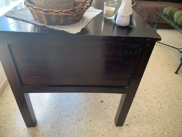 Mesa de estudio de madera antigua