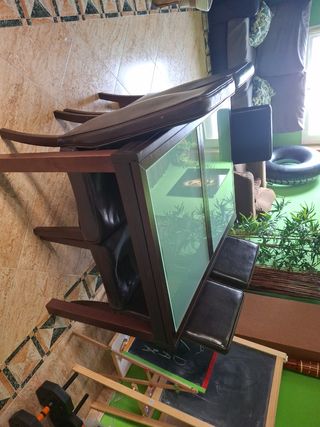 Mesa de comedor de madera y cristal