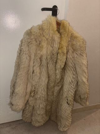 Abrigo de piel beige