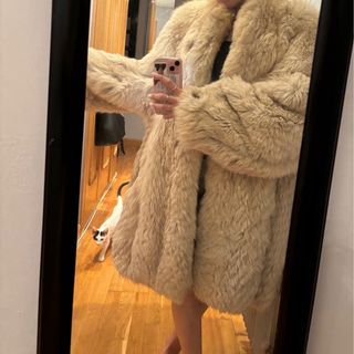 Abrigo de piel beige