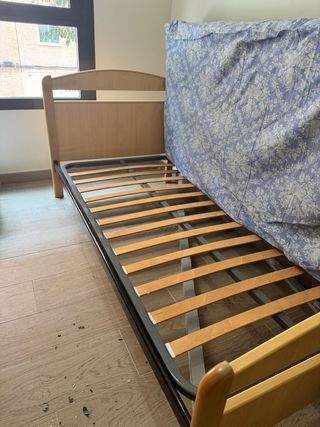 Cama individual de madera