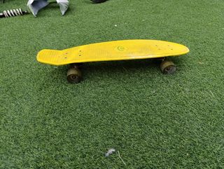 Patinete amarillo