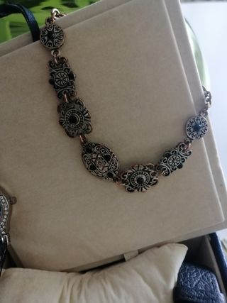 Lote de 2 relojes, broche y pulsera