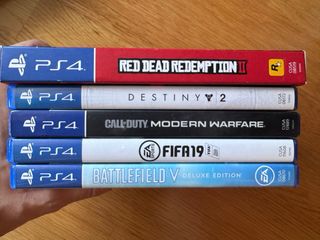 PS4 PlayStation 4 PRO 1TB + 5 Juegos + 2 mandos 
