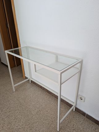 Mesa auxiliar metal y cristal blanca