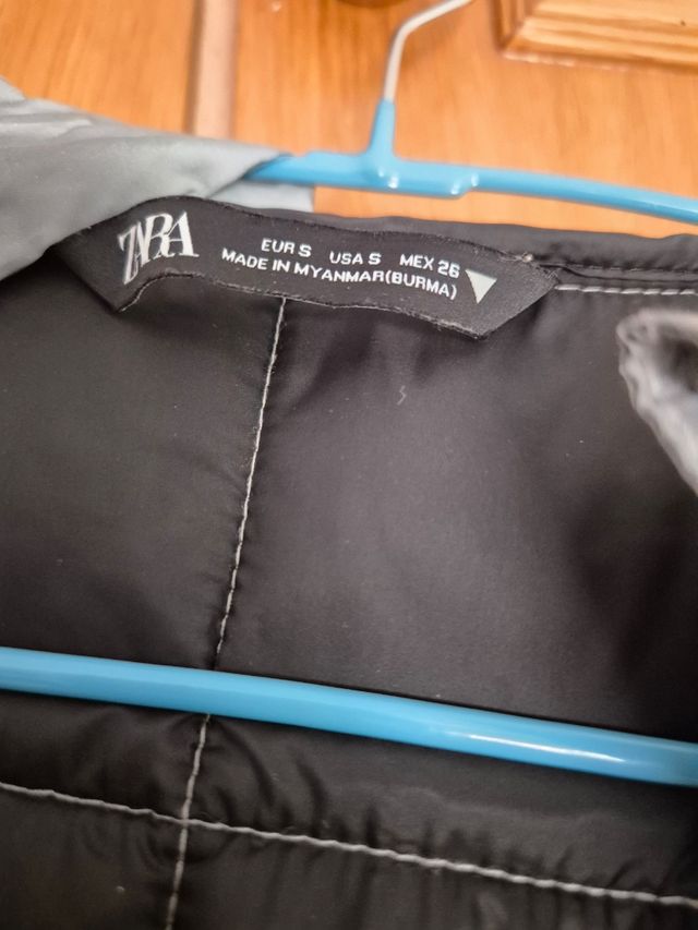 Chaqueta Zara Gris Plata con Capucha Talla S
