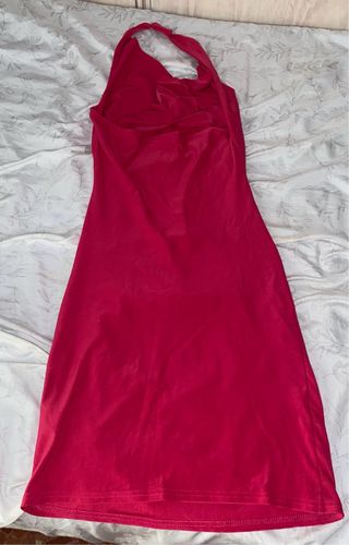 Vestido corto con un diseño elegante y moderno