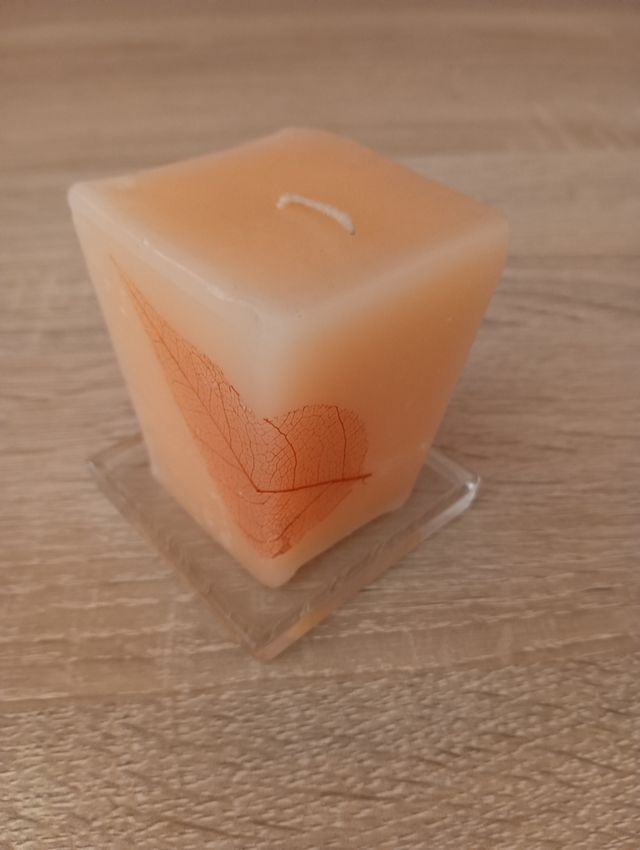 Vela decorativa cuadrada naranja