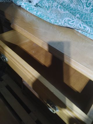Recibidor de madera con espejo