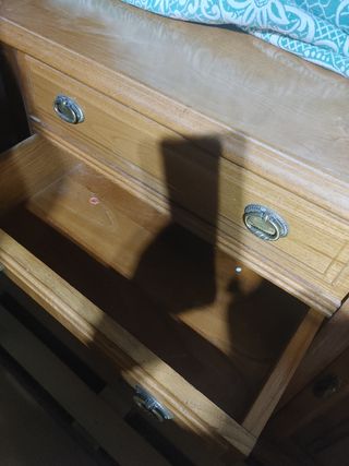 Recibidor de madera con espejo