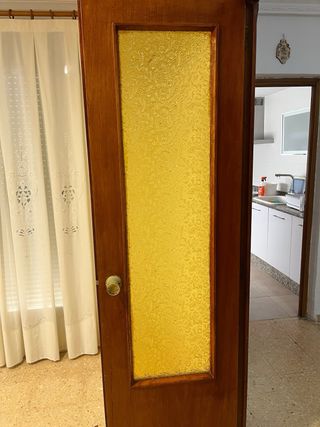 Puertas antiguas con vidrieras