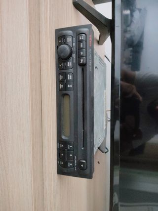 Radio Seat Aura CD viene con pin