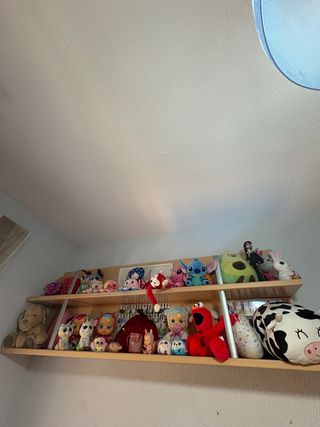 Estantería de madera y tela