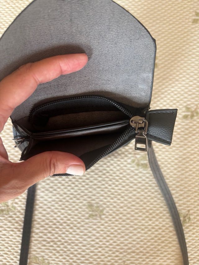 Bolsito negro para móvil etc.