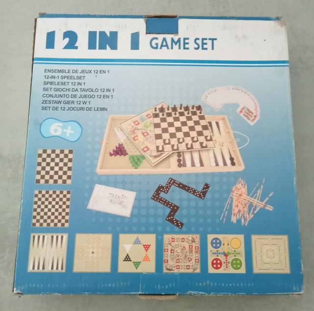 Set di giochi da tavolo ed elettronici