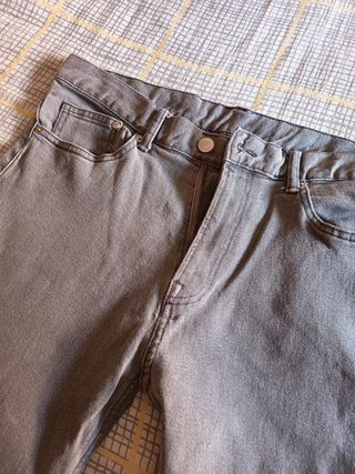 Pantalón vaquero hombre gris