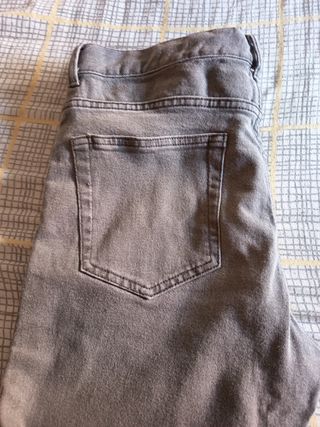 Pantalón vaquero hombre gris