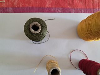 4 fili da ricamo colori assortiti