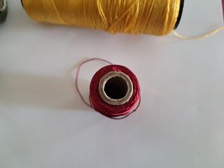 4 fili da ricamo colori assortiti