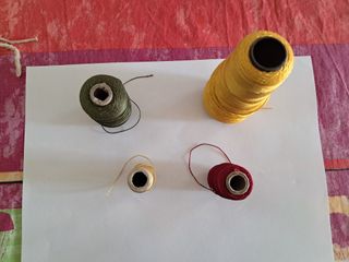 4 fili da ricamo colori assortiti