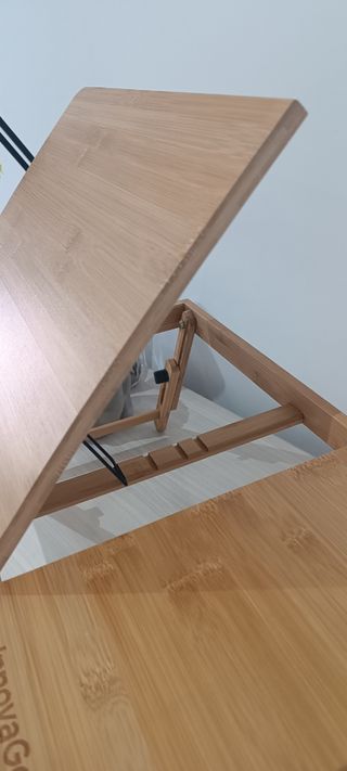 Mesa auxiliar de bambú y madera