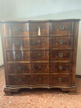 Cómoda antigua de madera