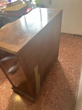 Cómoda antigua de madera