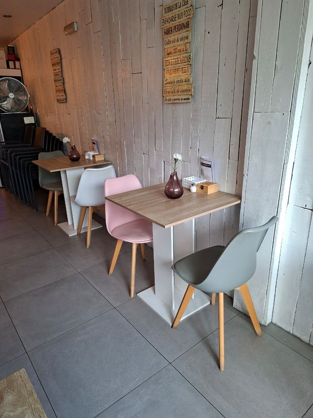 7 Mesa y 14 Sillas Comedor NO SE VENDE POR SEPARAD