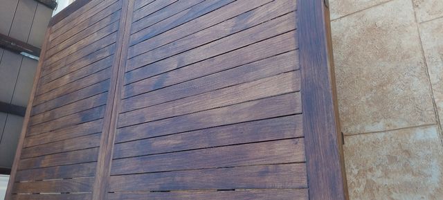 Mesa de madera de teca