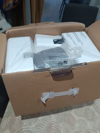 Máquina de coser Singer Simple rosa y blanca