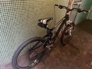 Bicicleta Trek con doble suspensión 