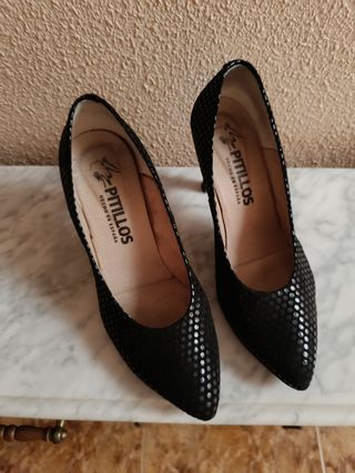 Zapatos de tacón marca Pitillos Negros Talla 37. 